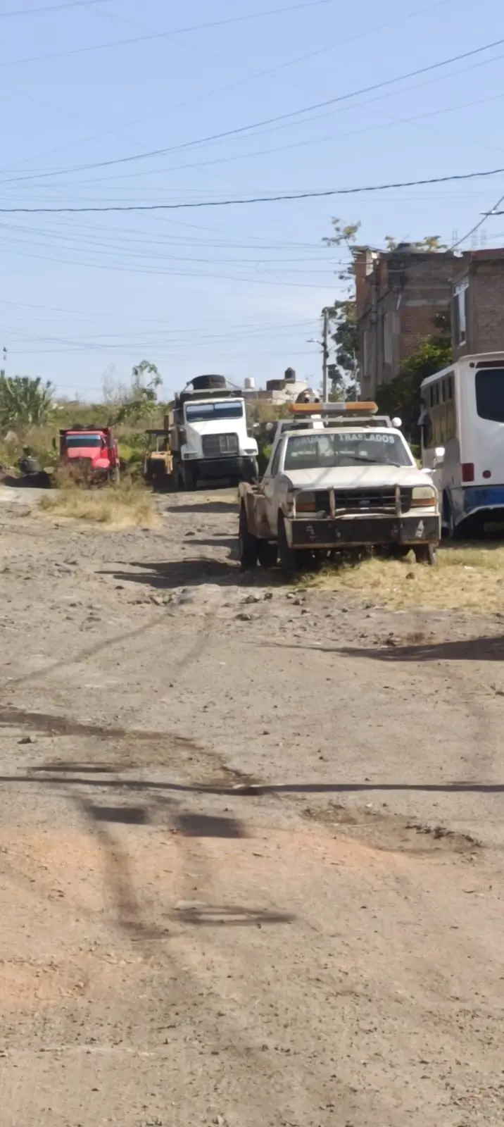Vecinos de la colonia La Esperanza exigen pavimentación, seguridad y servicios básicos