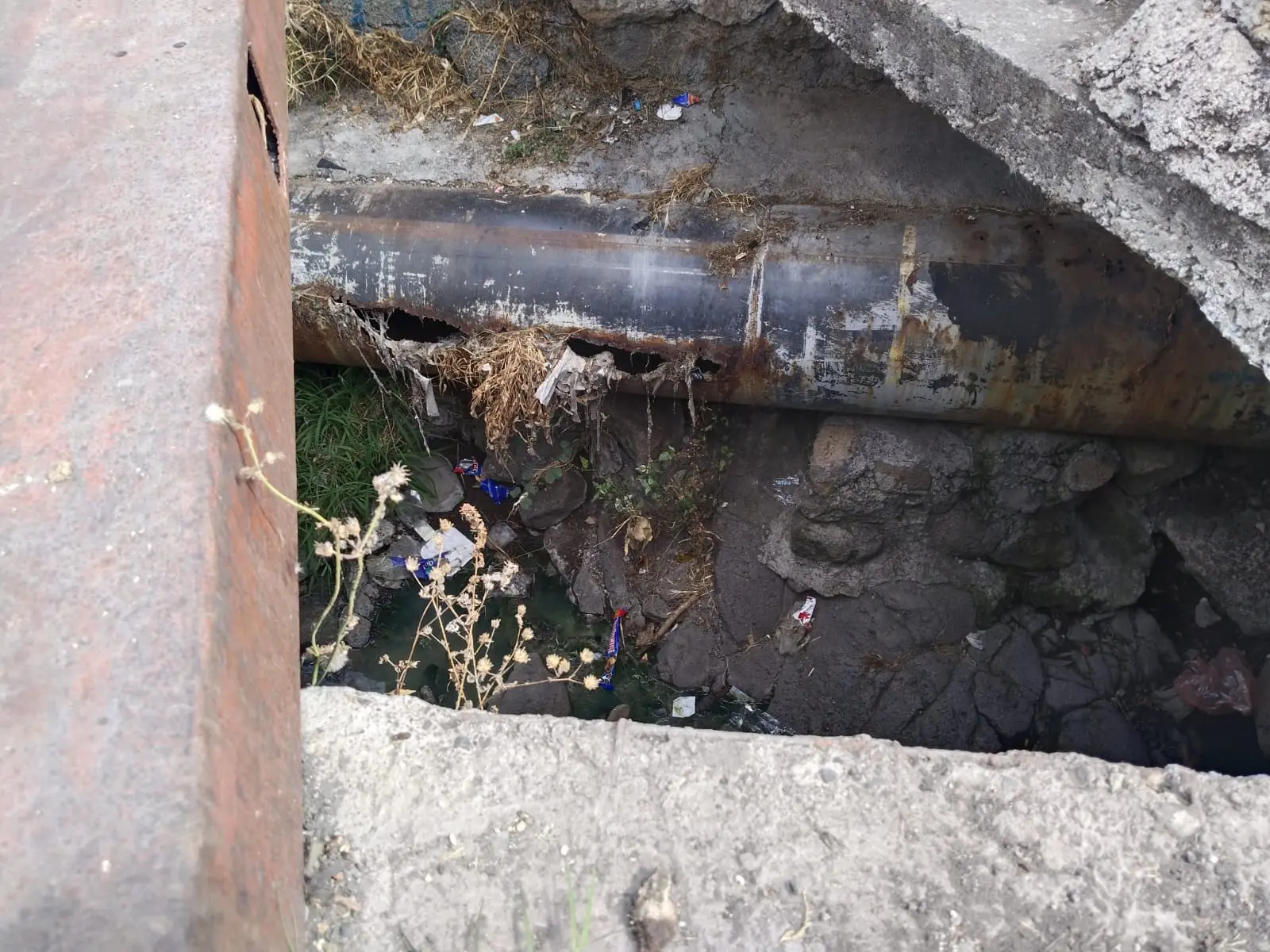 Vecinos en Peligro: Por las malas condiciones del drenaje