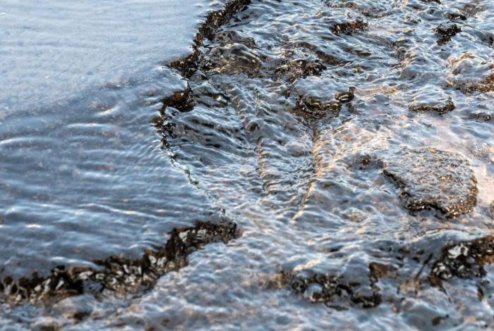 Vecinos reportan fugas de agua en la colonia Morelos