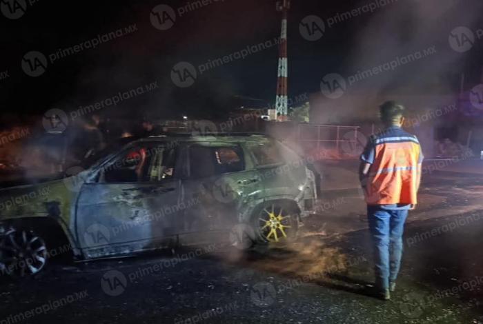 Vehículo en ll4mas alerta a pobladores de Huetamo