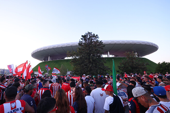 Vetan al Estadio Akron por conducta impropia de los aficionados de Chivas en el partido contra América