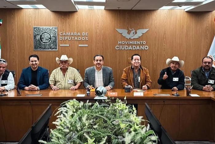 Víctor Manríquez acompaña a trabajadores del campo y se reúne con legisladores naranjas en el Congreso y el Senado