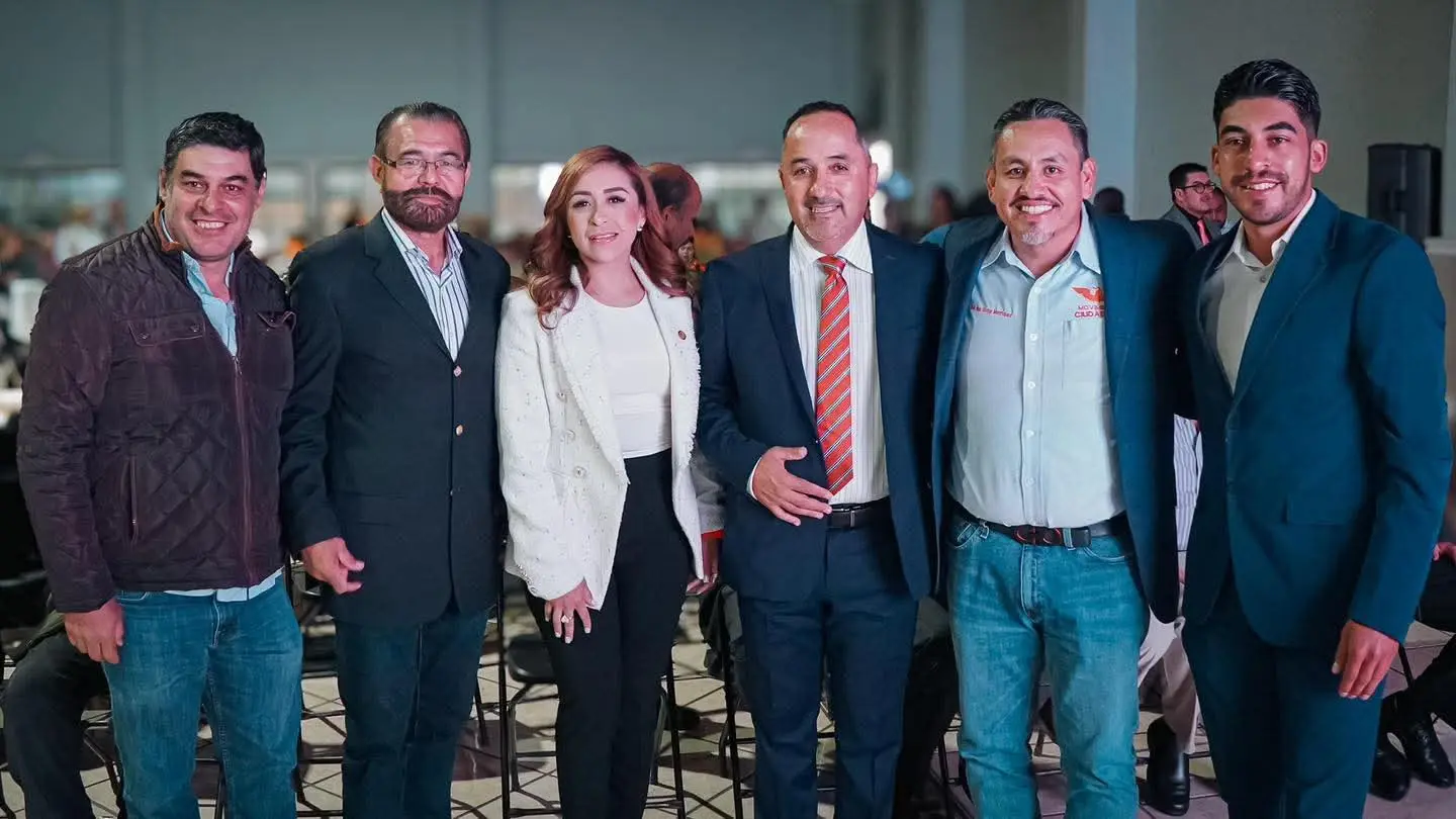 Víctor Manríquez reconoce el trabajo del presidente municipal de Áporo en su Primer Informe de Gobierno