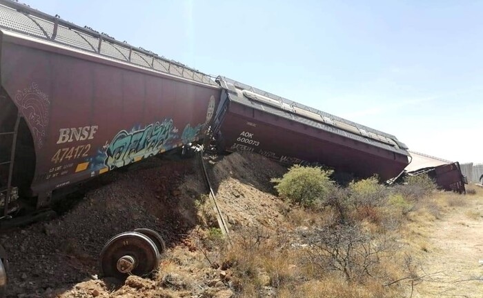 #Video | 1 niño migrante muerto y 4 lesionados tras el descarrilamiento de 12 vagones de tren