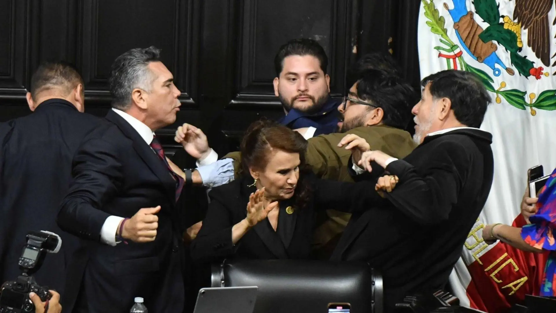 #Video: Alito Moreno y Fernández Noroña protagonizan enfrentamiento en pleno Senado