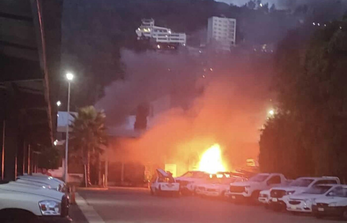 #Video | Arden vehículos en estacionamiento de la CFE, en Morelia 