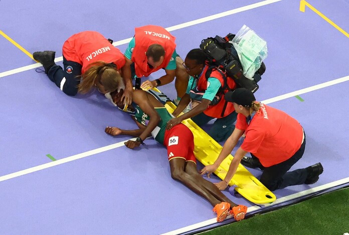 #Video | Atleta termina inconsciente tras violenta caída en los 3000m con obstáculo en París 2024