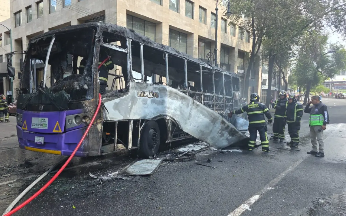 #Video: Autobús se incendia en el centro de CDMX