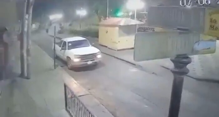 #Video | Cámaras de seguridad registran abandono de camioneta con cuatro cuerpos en Rio Verde