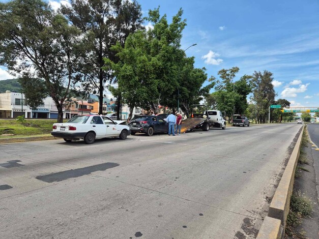 #Video | Choque múltiple en Libramiento República de Morelia deja daños materiales