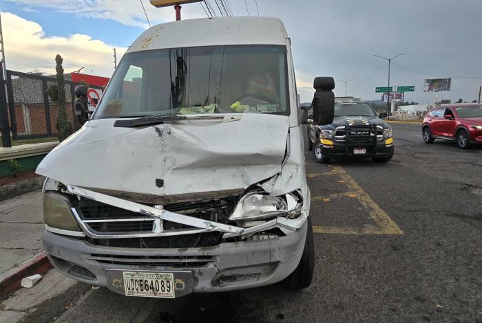 Video | Choque múltiple en Calzada La Huerta dejó solo daños materiales.Se registra choque múltiple en Calzada La Huerta, Morelia