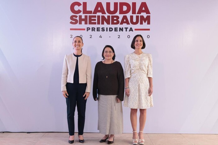 #Video | Claudia Sheinbaum presenta a Emilia Esther Calleja Alor como la primera mujer directora de la CFE