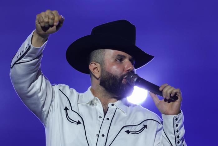 #Video | Colosal y vibrante; Carín León llena el Morelos en un concierto épico