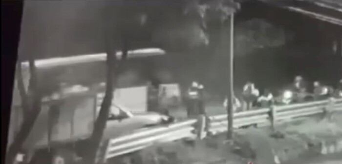 #Video | Conductor a exceso de velocidad arrolla a tres trabajadores del sistema de limpieza en la Ciudad de México