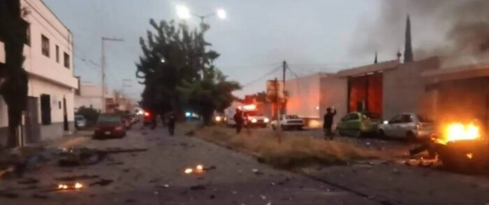 #Video | Criminales detonan auto bomba en edificio policial de Acámbaro, dejando varios heridos