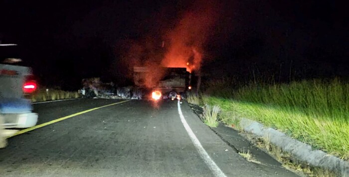 #Video | Delincuentes agreden a policías y desatan quemas de vehículos en Maravatío, Charo y Queréndaro 