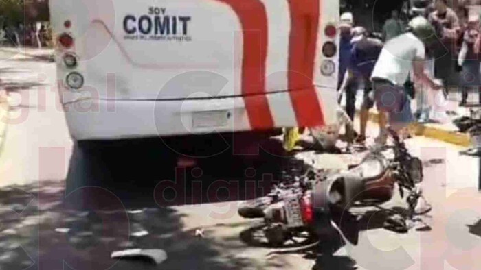 #Video: Derrapa y se le mete abajo a un camión en Morelia