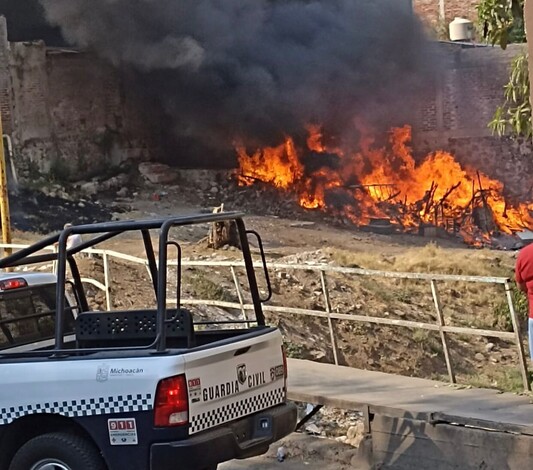 #Video | Desconocidos queman vivienda en Apatzingán