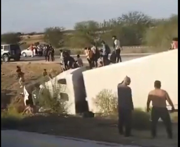 #Video | ¡Devastador accidente en Sonora! Tráiler con al menos 100 inmigrantes sufre terrible choque