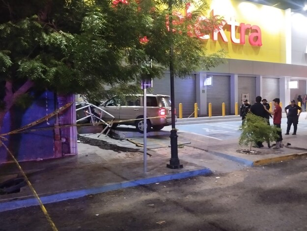 #Video | Dos motociclistas mueren al ser embestidos por camioneta, en Elektra de Apatzingán