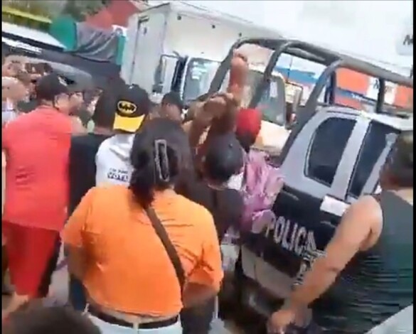 #Video | Fallece joven tras ser baleado frente una tienda en Comalcalco