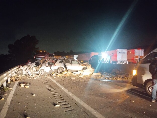 #Video | Fuerte accidente vial entre varios vehículos en la México-Puebla; hay al menos 3 muertos