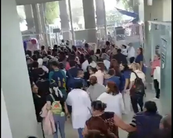 #Video | Fuga de gas desata evacuación en IMSS 61 de Naucalpan: Pacientes y personal fuera de peligro