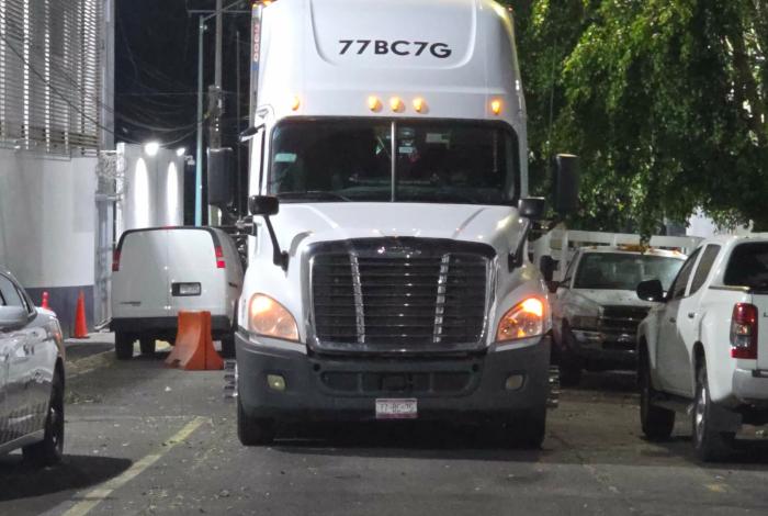 Video | GN asegura tráiler en la México-Guadalajara con cargamento de presunta sustancia ilícita