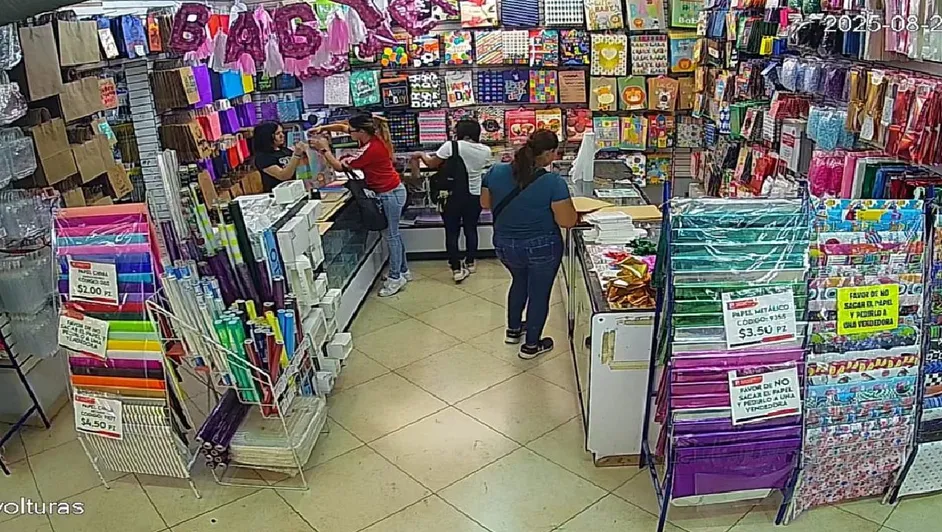 #Video: Graban robo de cartera por parte de mujer en Monterrey