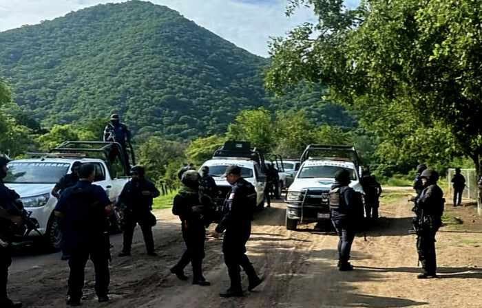 #Video | Grupos antagónicos protagonizan balaceras en la periferia de Parácuaro