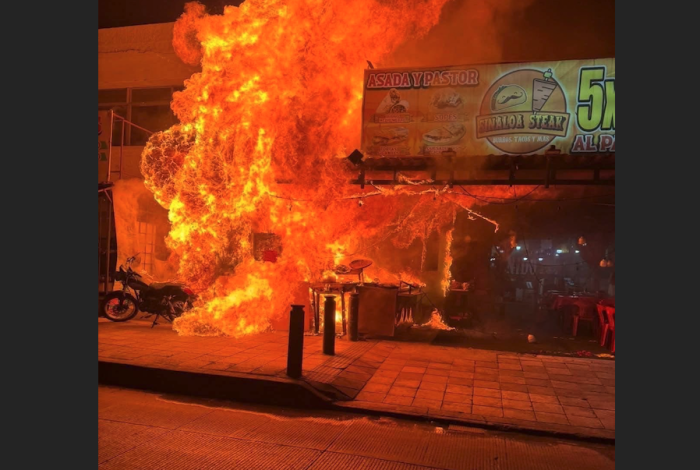 #Video #ImágenesImpactantes | Tres personas fallecidas y dos heridas, el saldo tras explosión en una taquería de Mazatlán