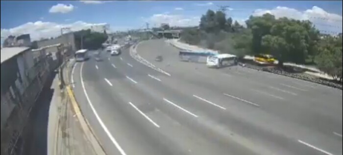 #Video | ¡Impactante choque en la autopista México-Pachuca! Hay varios heridos tras colisión entre dos autobuses