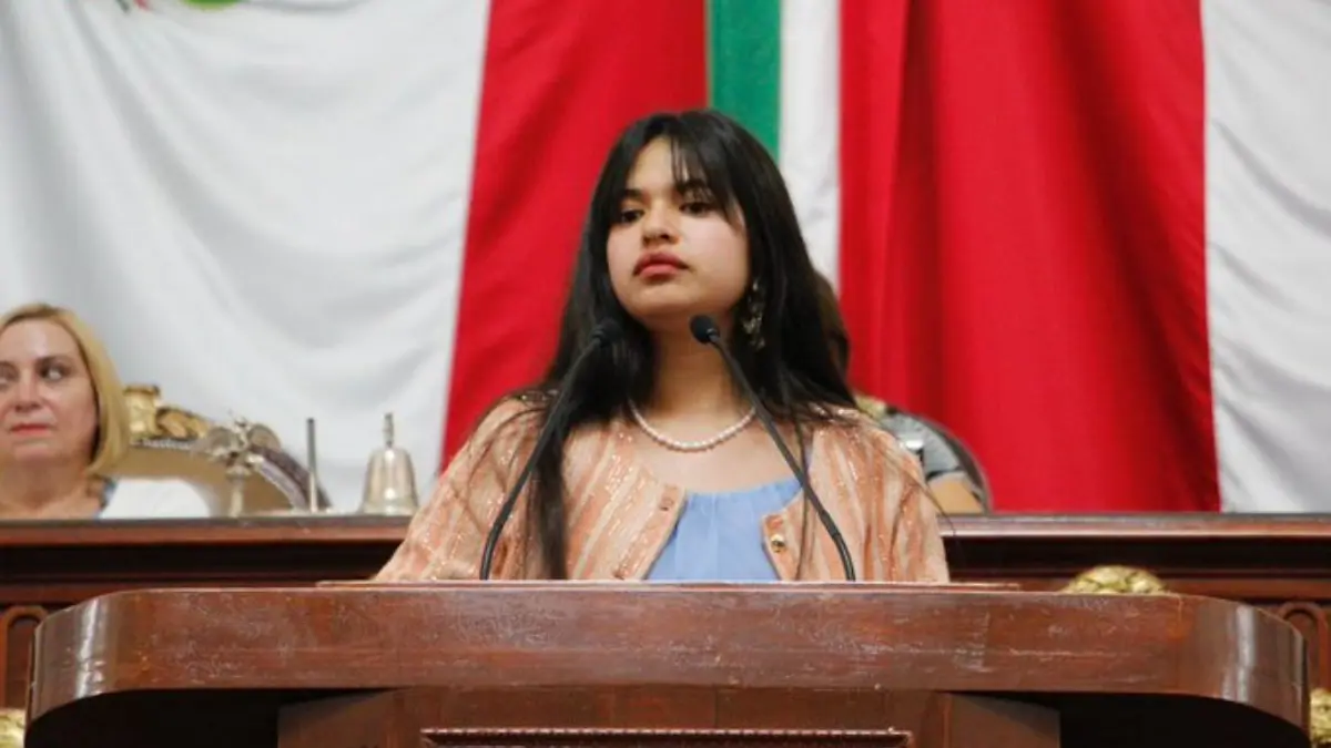 #Video: Joven ganadora del Premio de la Juventud regaña a diputados durante su discurso en el Congreso de CDMX