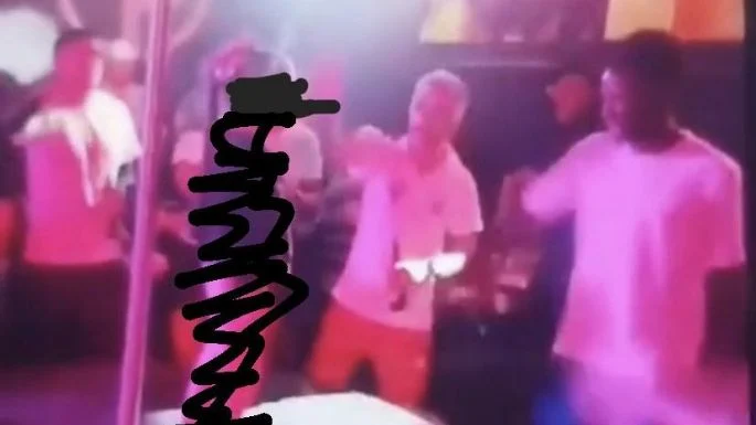 #Video: Jugadores festejan triunfo con niña bailando en table dance en Veracruz