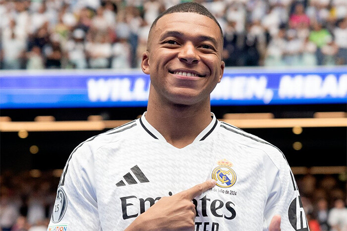 VIDEO | Mbappé desata la locura en su presentación: besos al escudo y un “¡Hala Madrid!”