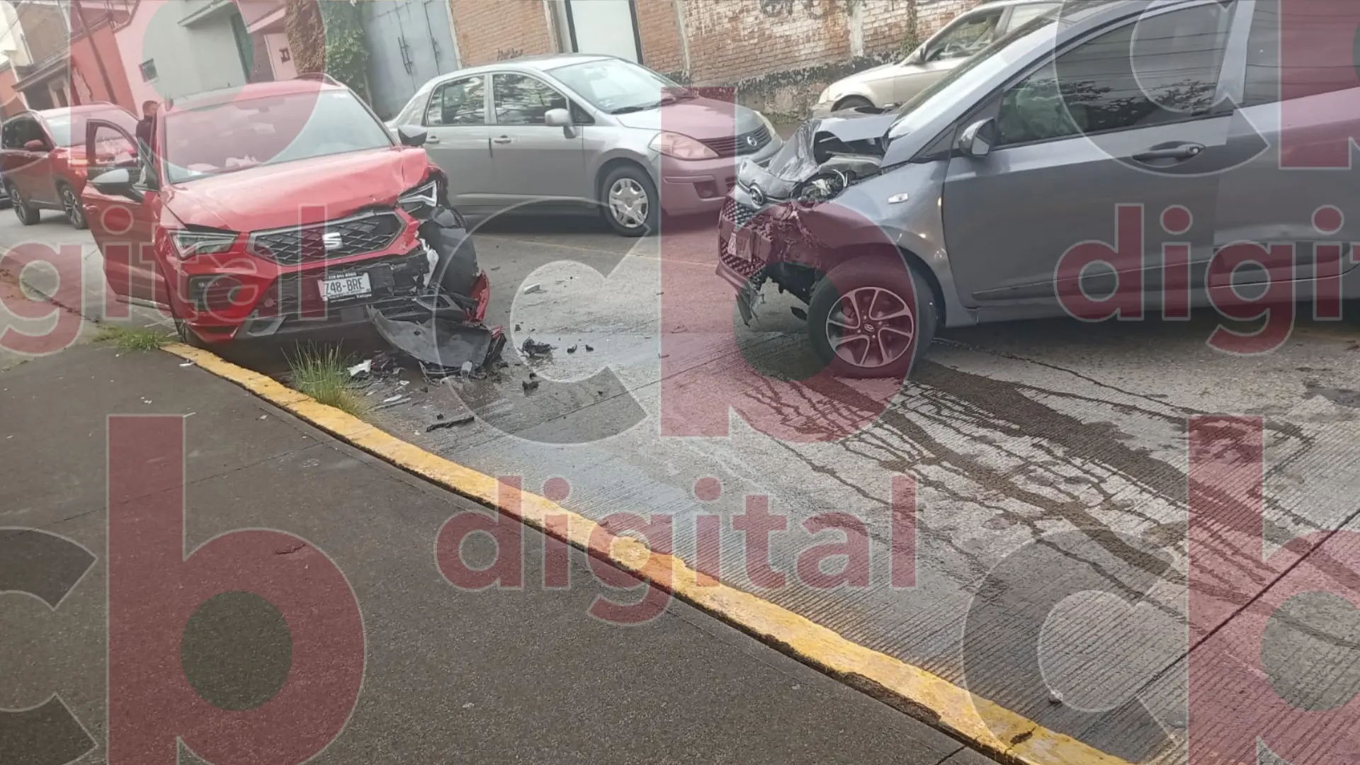 #Video: Michoacán Choque de autos en el acceso a Santa María