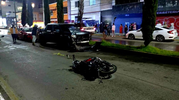 #Video | Motociclista queda herido al ser chocado por camioneta en Av. Periodismo 