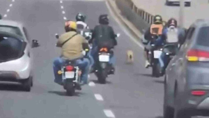 Video: Motociclistas escoltan a perrito para evitar que sea atropellado