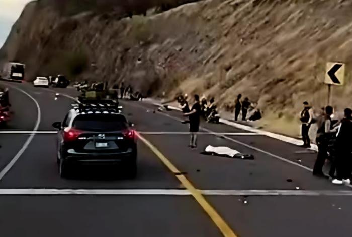#Video | Muere pareja del club de motociclistas “Los Cuerudos de Apatzingán”, tras accidente en la autopista Siglo XXI