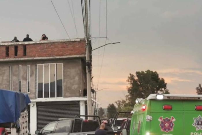 #Video | Mujer electrocutada y auto que cayó a un desnivel movilizan a cuerpos de emergencia en Morelia