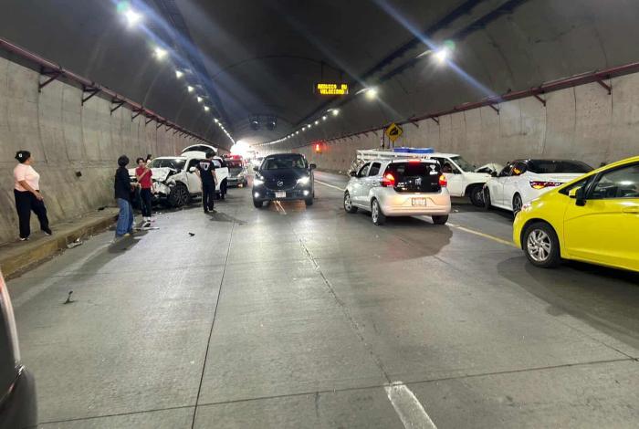 #VIDEO | Ocurre choque vehicular múltiple en el Ramal Camelinas; adolescente queda lastimado