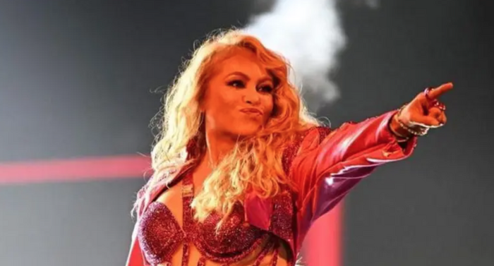 Video: Paulina Rubio ‘humilla’ a empleado en pleno concierto