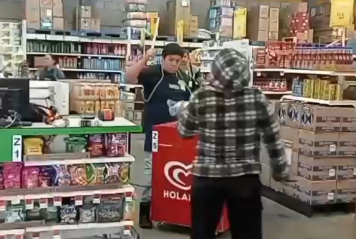 Video | Presuntas ladronas intentan agredir con armas blancas a policías en Tarímbaro; terminan lesionadas