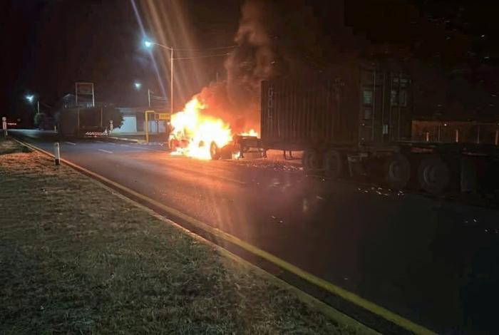 #Video | Reportan bloqueos y balaceras nocturnas en varios puntos Michoacán