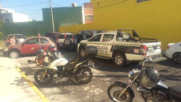 #Video 🚨 Roban una camioneta, y al intentar huir, chocan contra tres vehículos estacionados en Ampliación La Huerta #Morelia