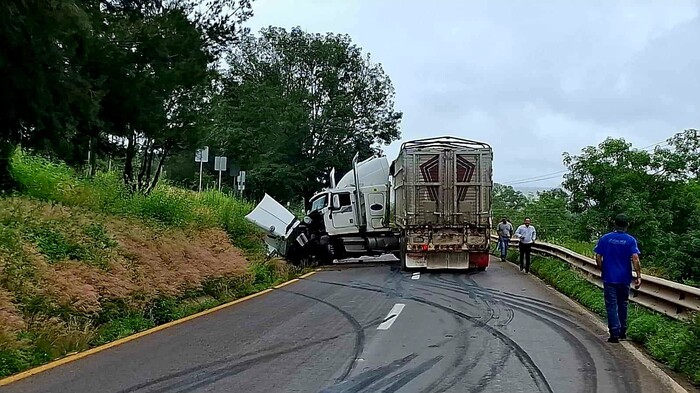 #Video | Se accidenta camión torton en la Pátzcuaro-Morelia