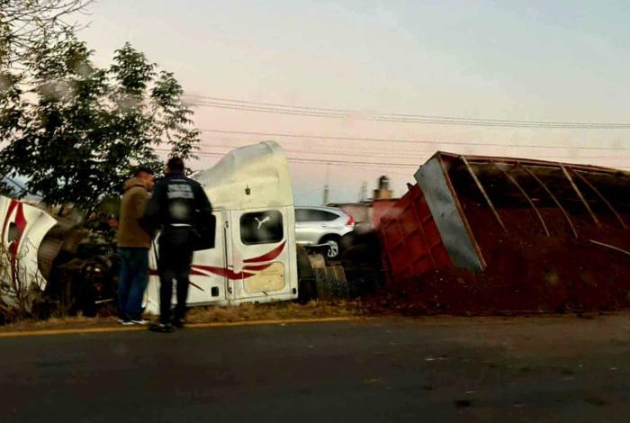 #Video | Se accidenta tráiler en la Morelia-Pátzcuaro