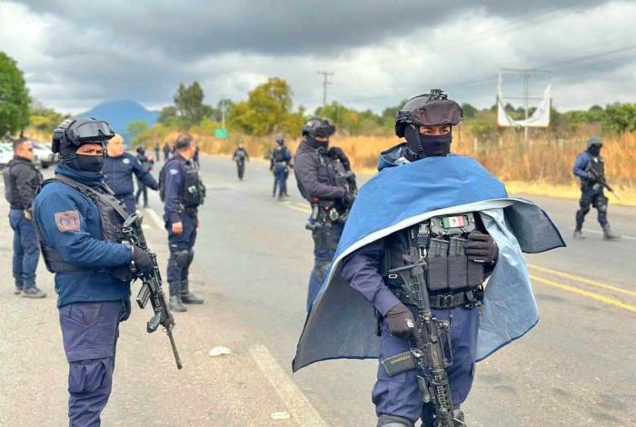 #Video | Se enfrentan delincuentes y Policía de Tingüindín; hay un oficial lesionado