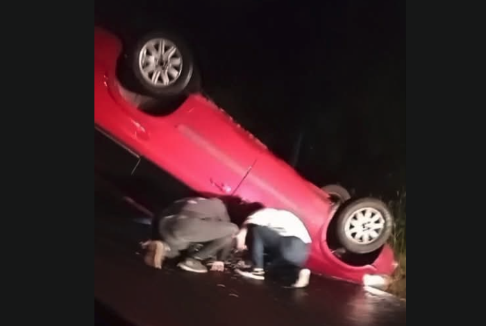 #Video | Se registra aparatosa volcadura vehicular en la Pátzcuaro-Morelia