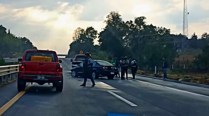 #Video | Se registra choque por alcance en la autopista Siglo XXI